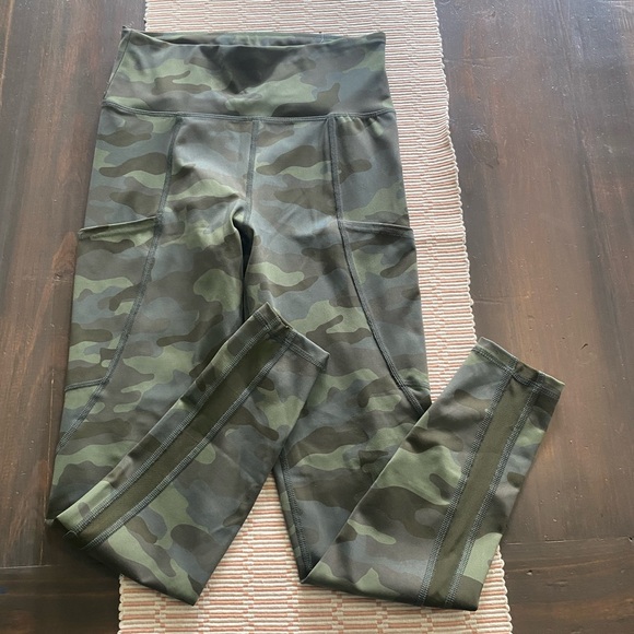 Active High Rise Camouflage Leggings with Pocket